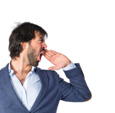 İzole beyaz arka plan üzerinde bağırarak işadamı