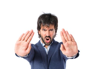 adam beyaz zemin kırmızı yapma