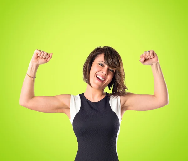 Mujer afortunada sobre fondo verde aislado —  Fotos de Stock