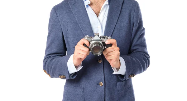 Man fotograferar över vit bakgrund — Stockfoto