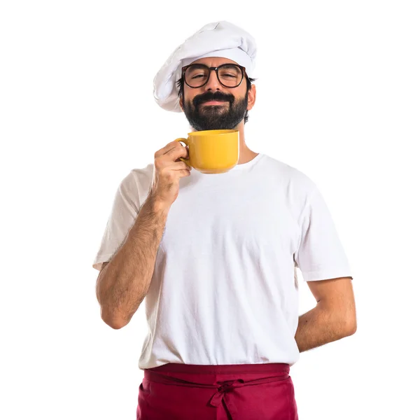 Szef kuchni trzymając kubek kawy — Zdjęcie stockowe
