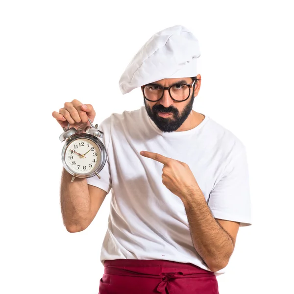 白い背景の上の時計を保持しているシェフ — ストック写真