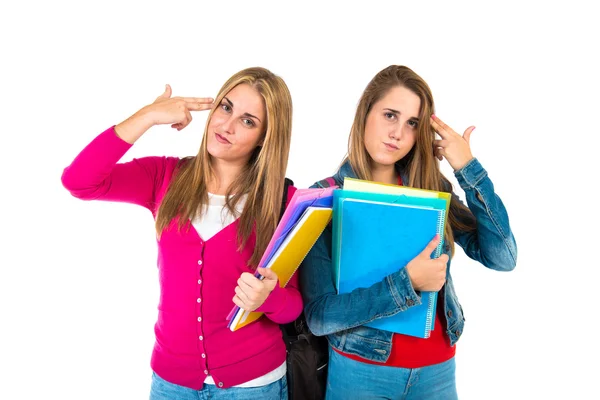 Estudante mulheres fazendo gesto de suicídio sobre fundo branco — Fotografia de Stock