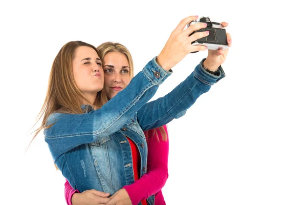 Student kvinnor att göra en selfie — Stockfoto