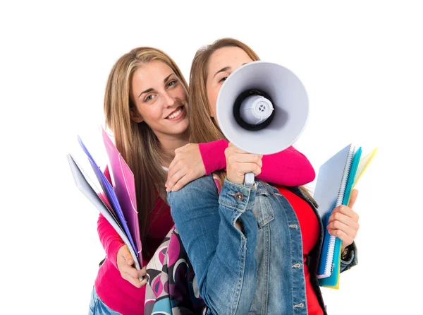 Studenter skrika av megaphone över vit bakgrund — Stockfoto