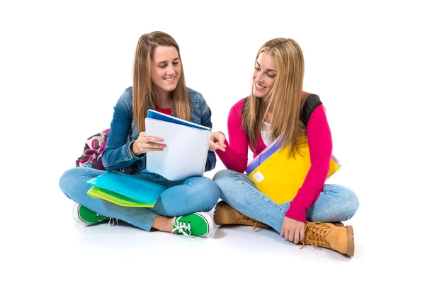 Estudiantes aprendiendo sobre fondo blanco aislado — Foto de Stock