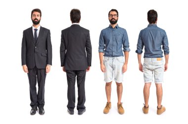 İkiz kardeşler izole beyaz arka plan üzerinde