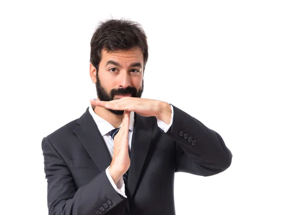 Empresario haciendo tiempo fuera gesto sobre fondo blanco — Foto de Stock