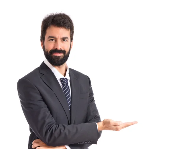 Empresario presentando algo sobre fondo blanco aislado — Foto de Stock