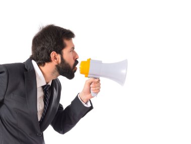 İzole beyaz arka plan üzerinde bağırarak işadamı