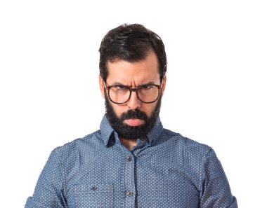 Üzgün hipster adam izole beyaz arka plan üzerinde