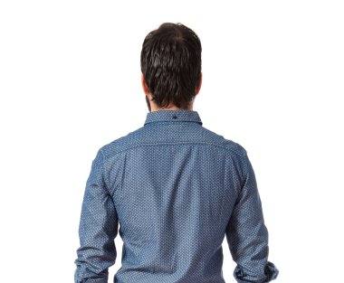 Genç hipster adam beyaz arka plan üzerinde