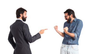 İzole beyaz arka plan üzerinde şanslı kardeşler