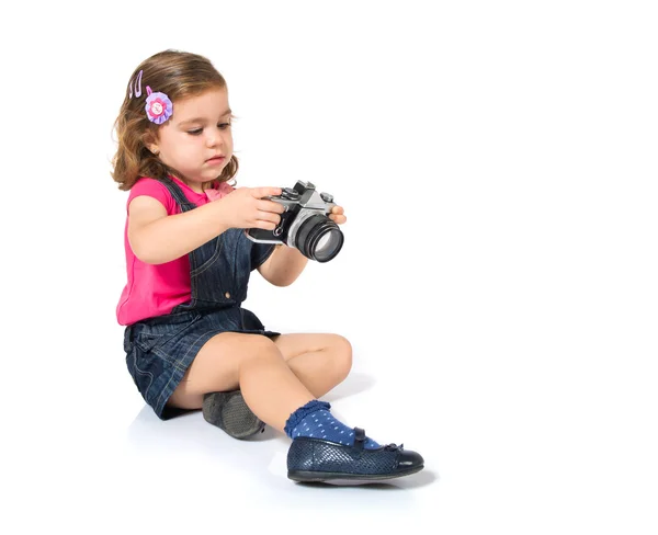 Niño fotografiando sobre fondo blanco —  Fotos de Stock