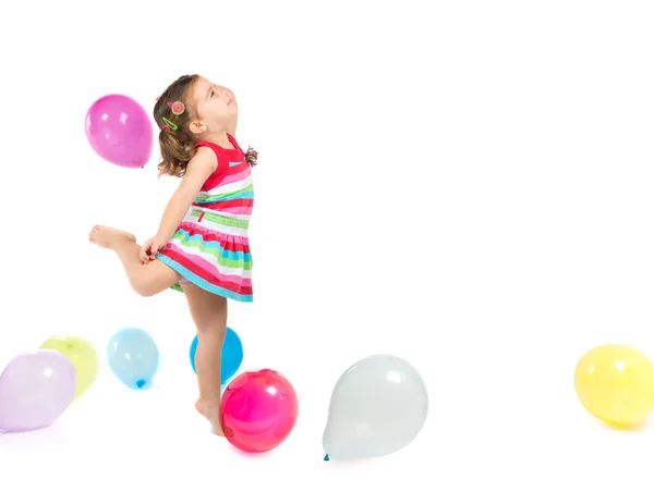 Niño jugando con globos sobre fondo blanco — Foto de Stock