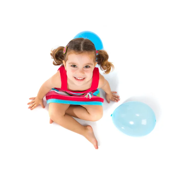 Niño jugando con globos sobre fondo blanco —  Fotos de Stock