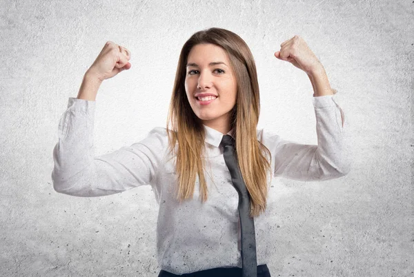 Joven empresaria ganando sobre fondo blanco — Foto de Stock