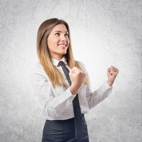 Joven empresaria ganando sobre fondo blanco — Foto de Stock