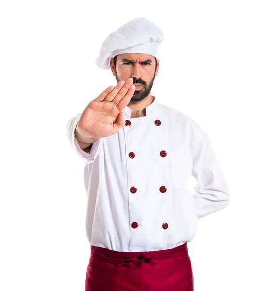 Шеф-повар делает знак стоп на белом фоне — стоковое фото