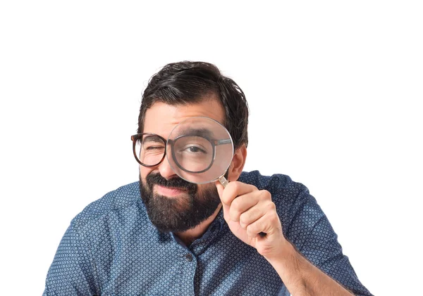 Jonge hipster man met Vergrootglas — Stockfoto