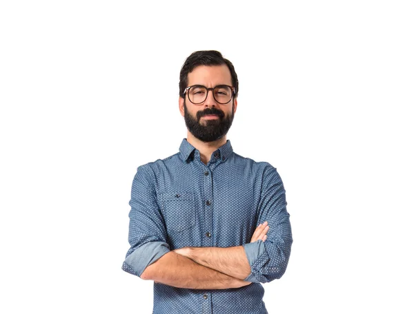 Jonge hipster man met zijn gekruiste armen — Stockfoto