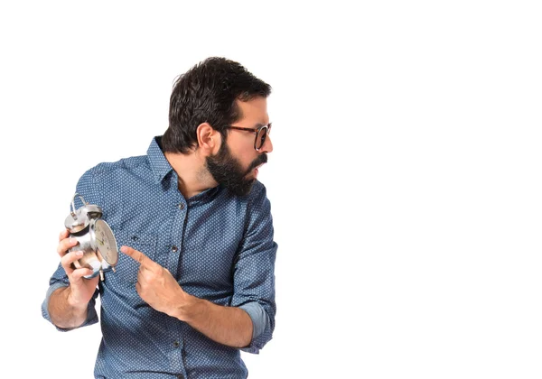 Wütender junger Hipster-Mann mit Uhr — Stockfoto