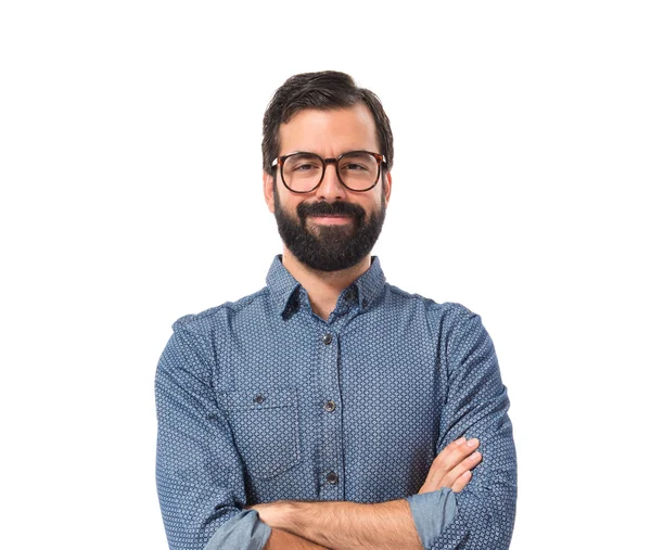 Jeune homme hipster avec les bras croisés — Photo