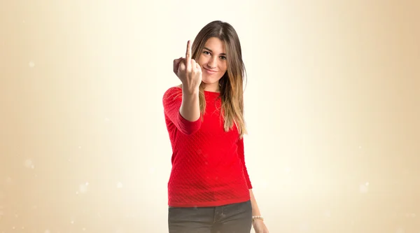 Jovem menina fazendo chifre gesto sobre fundo branco — Fotografia de Stock