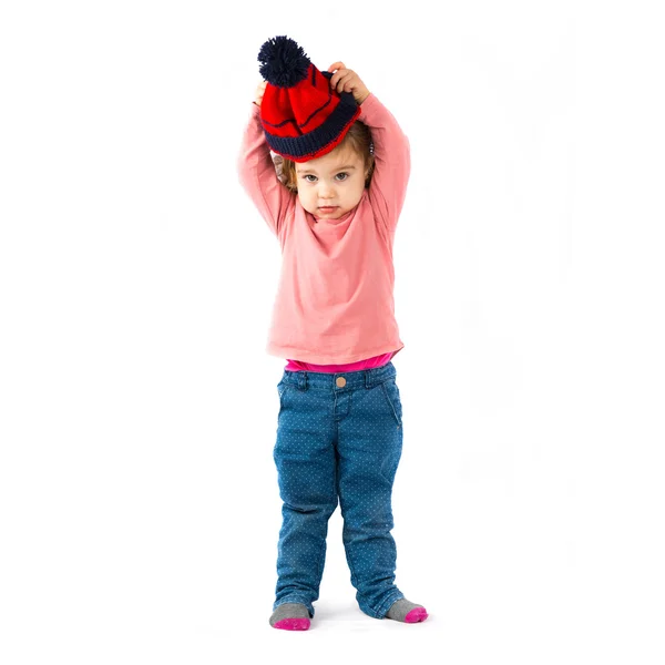 Niña puttining en un sombrero de Navidad sobre fondo blanco —  Fotos de Stock