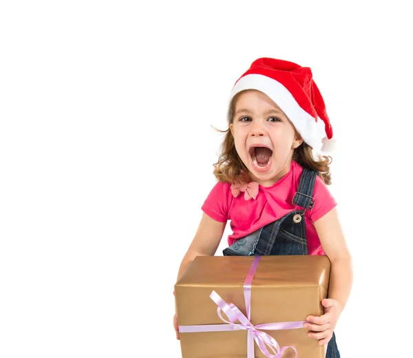 Criança de Natal loira com um presente fazendo gesto surpresa — Fotografia de Stock