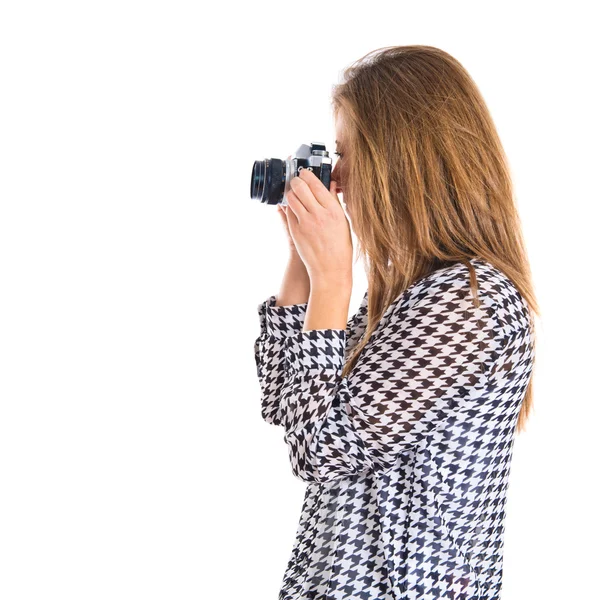 Mujer fotografiando sobre fondo blanco — Foto de Stock