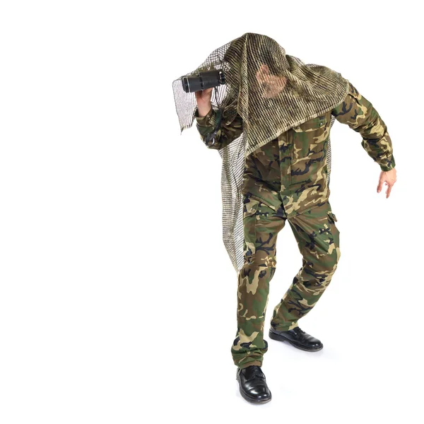 Soldat med kikare på vit bakgrund — Stockfoto
