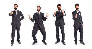 İzole beyaz arka plan üzerinde şanslı işadamı