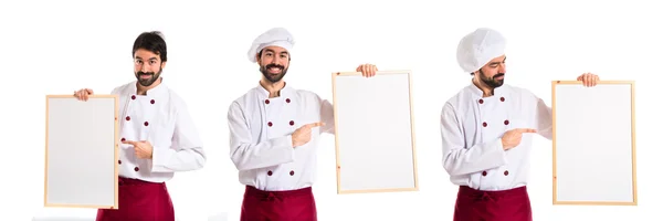 Pohledný šéfkuchař hospodářství prázdné cedulky — Stock fotografie