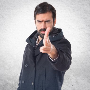 Adam silah jest yapma