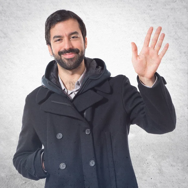Uomo che saluta su sfondo bianco — Foto Stock