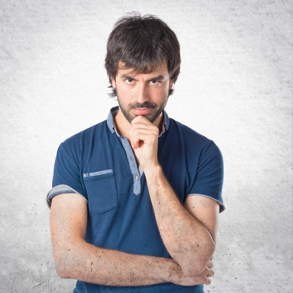 Mann denkt über isolierten weißen Hintergrund nach — Stockfoto