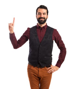 Yukarı dönük yelek giyen adam 