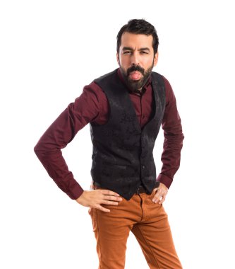 Şaka yapıyor yelek giyen adam 