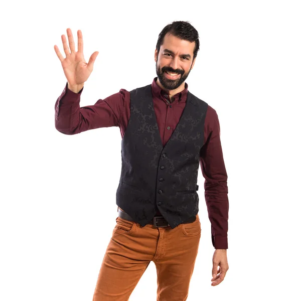 Yelek selamlayan giyen adam