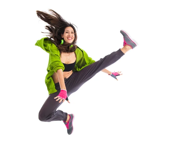 Подростковая девушка прыгает в стиле уличного танца — стоковое фото