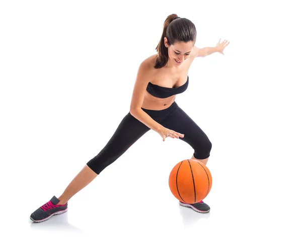 Mulher jogando baktetball — Fotografia de Stock