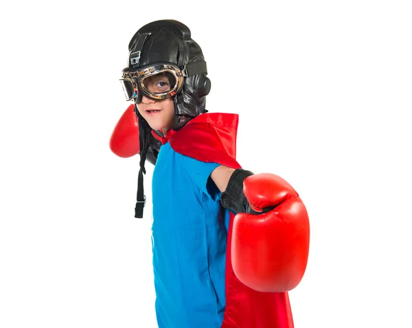 Dziecko ubrane jak superbohater o Rękawice bokserskie — Zdjęcie stockowe