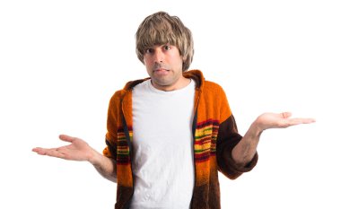 Sarışın adam önemsiz jest yapma 