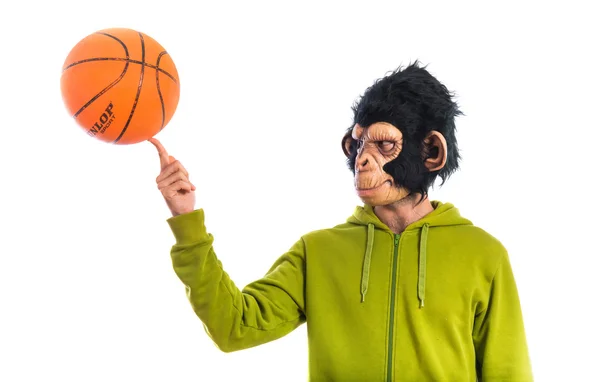 Monkey játszani kosárlabda — Stock Fotó