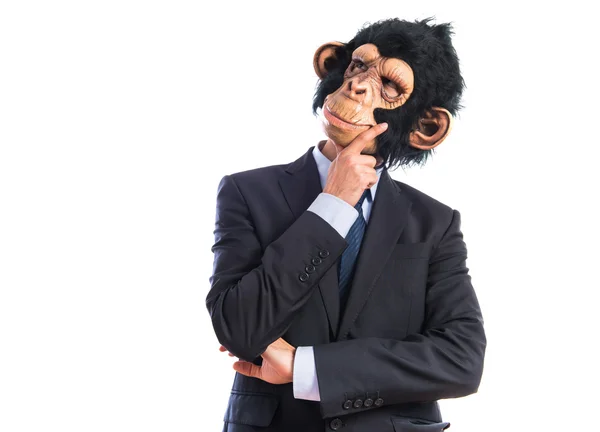 Μαϊμού άνθρωπος σκέψης πάνω από το λευκό φόντο — Φωτογραφία Αρχείου