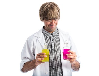 Bir tüp tutan bilim adamı