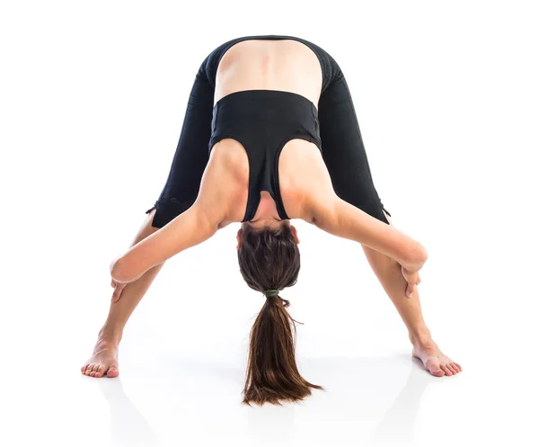 Junge Yoga-Frau posiert — Stockfoto