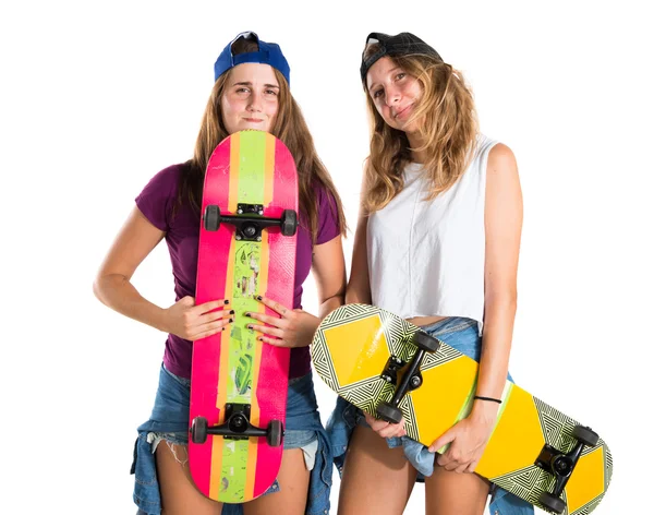 Dos amigos con sus patinetas —  Fotos de Stock