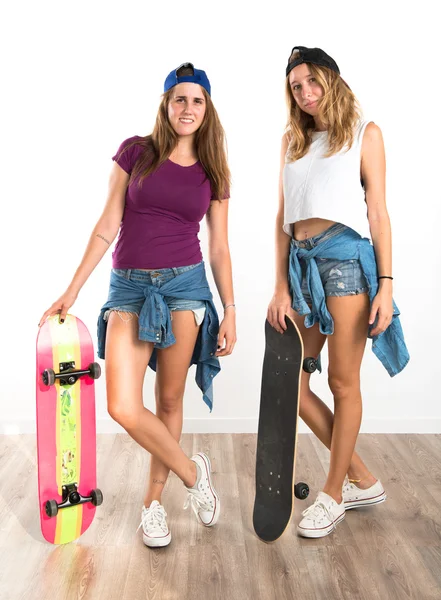 Two friends with their skateboards — Stock Photo, Image